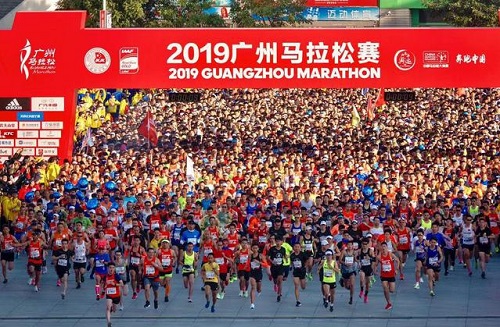 中国首家泡菜企业赞助马拉松补给引发热议，连大妈泡菜为运动补盐成新时尚